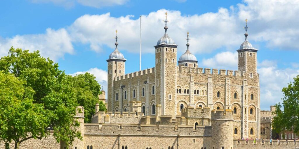 10 Best historical places to visit in UK