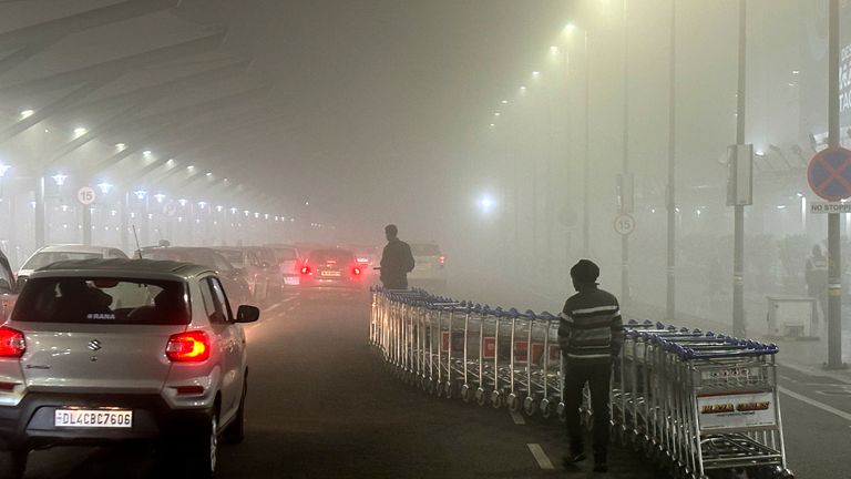 A thick fog covers New Delhi, disrupting travel