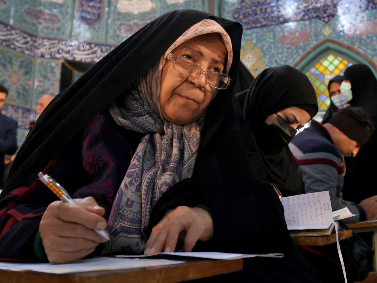 Iranian parliament and assembly elections favor conservatives