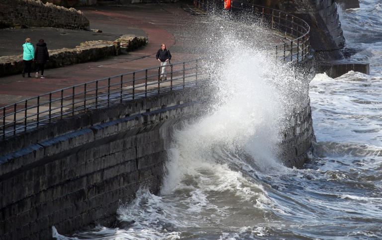 Storm Kathleen cancels flights, UK braces for hottest day